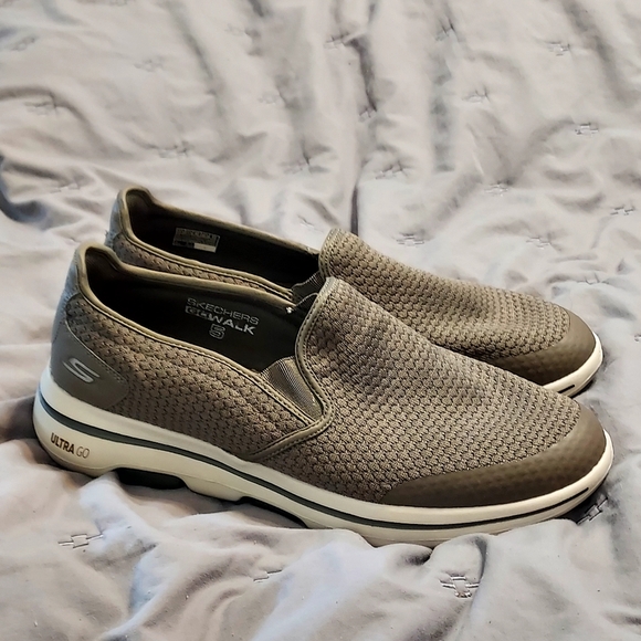 Athletic_Shoes